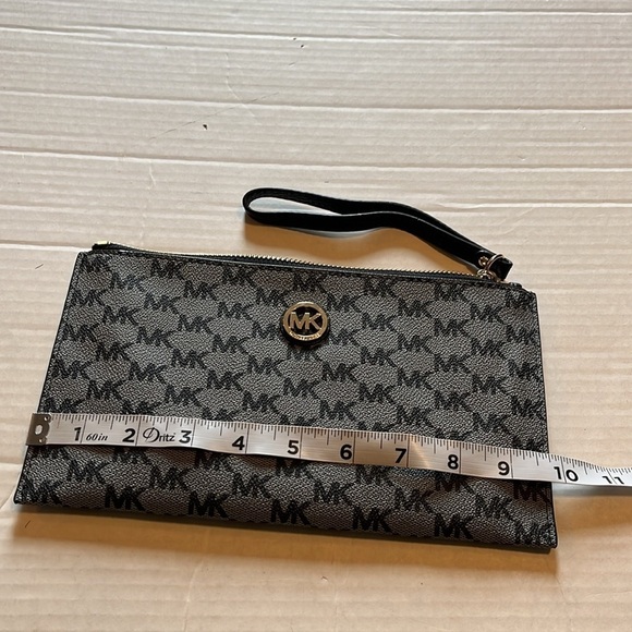Michael Kors-large-navy blue & gray-zip clutch, wristlet, gold detailing, purse. - Picture 10 of 11